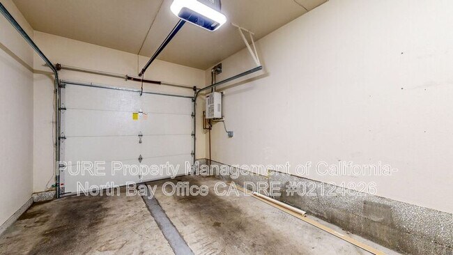 Building Photo - 120 Treadway Ct