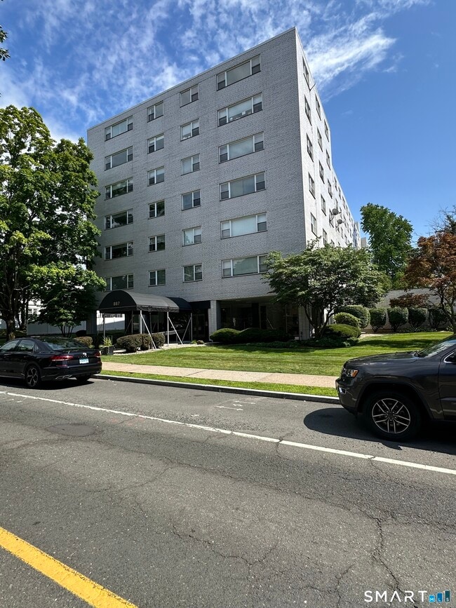 Building Photo - 887 Farmington Ave