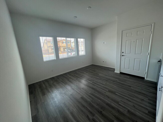 Building Photo - THIS HOME COMES WITH AN ADU