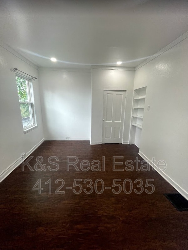 Building Photo - 221 Orchard Pl