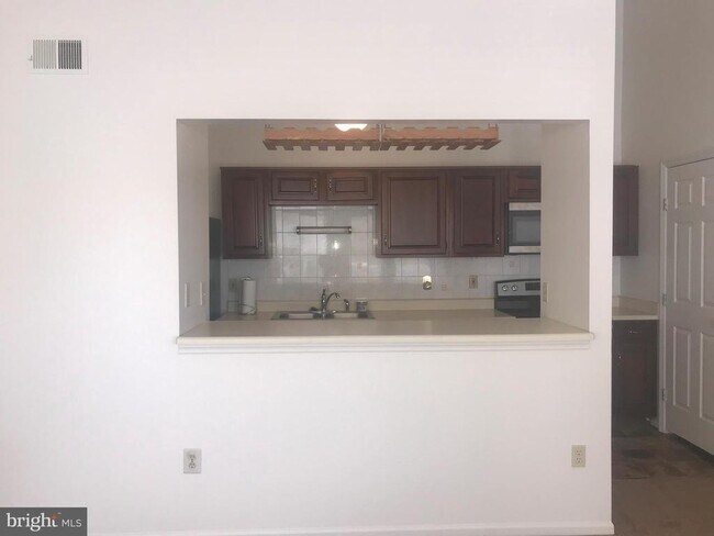 Building Photo - 901 Woodbridge Ct