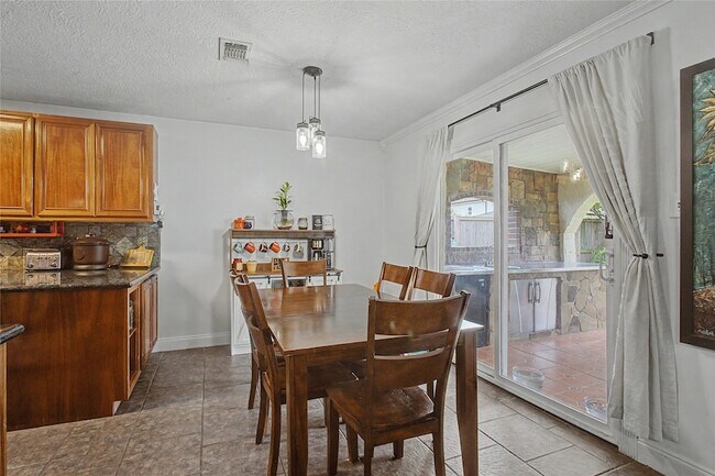 Building Photo - 1730 Oak Valley Dr