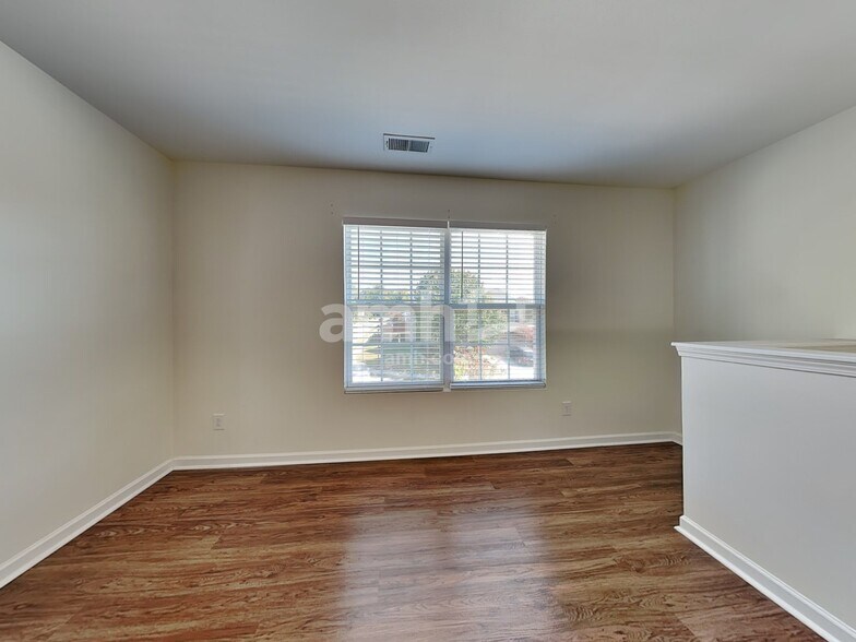 Building Photo - 193 Tysonridge Ct