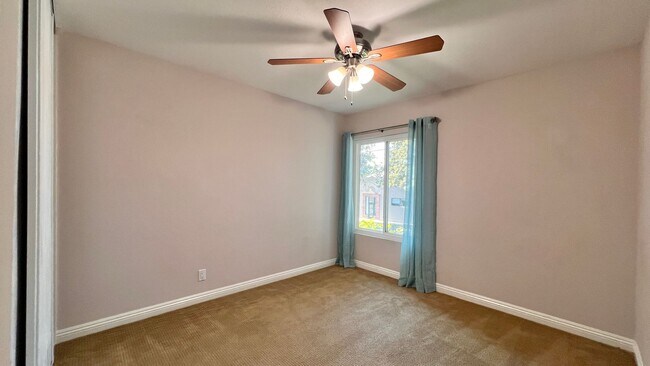 Building Photo - Newly updated 3-bedroom, 2.5-bath Hampton ...