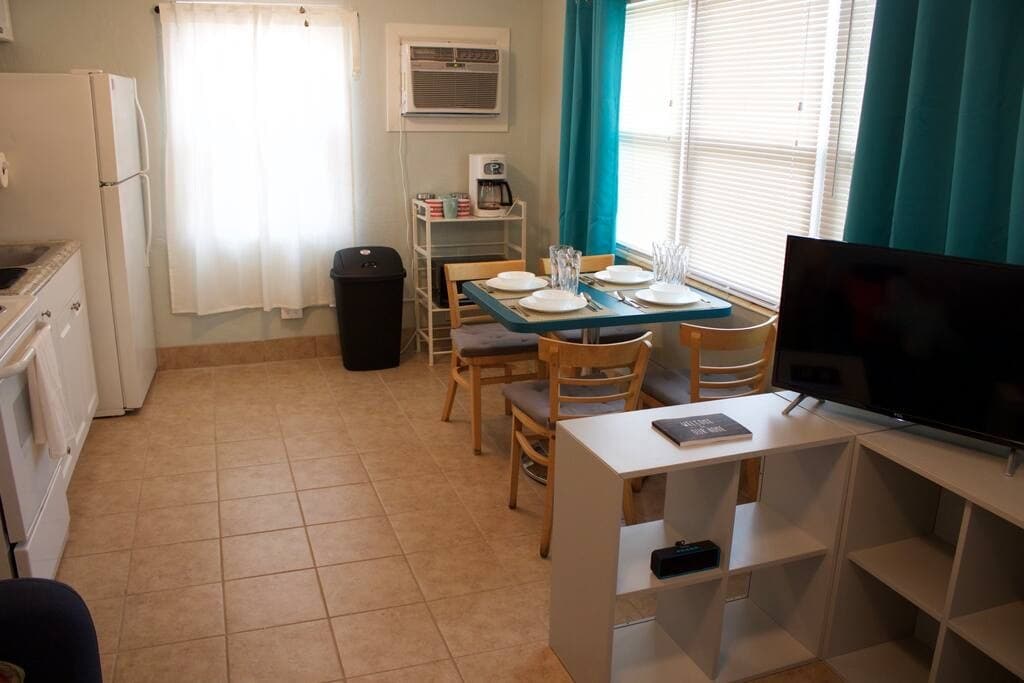 Building Photo - 5009 TANGERINE AVE S