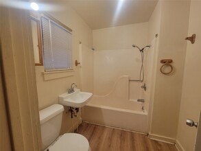 Building Photo - 1910 Ursuline St