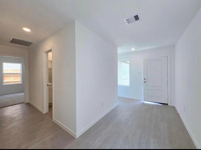 Building Photo - 28818 Texas Sparrow Ln