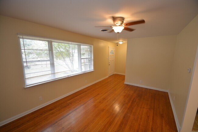 Building Photo - 5709 Windamere Dr