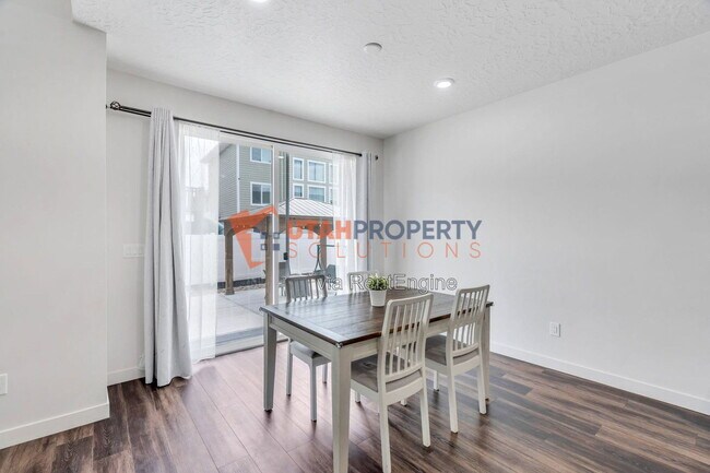 Building Photo - 213 W Prickly Pear Dr