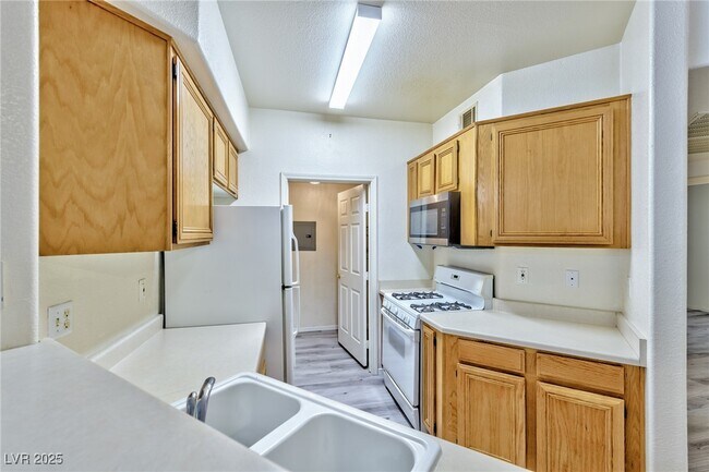 Building Photo - 7111 S Durango Dr