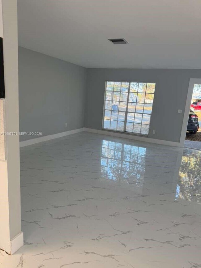 Building Photo - 4030 School Cir