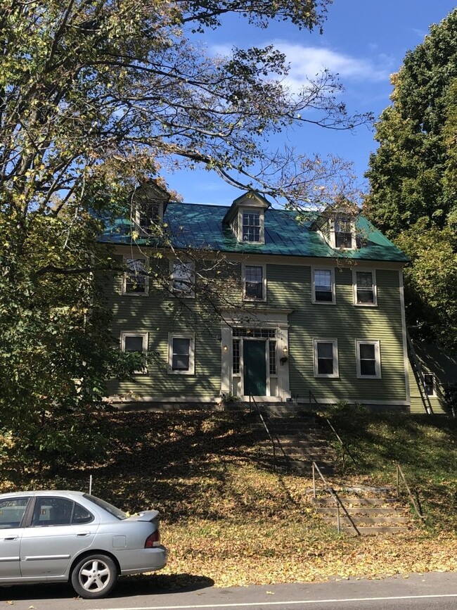 Building Photo - 14 Exeter Rd