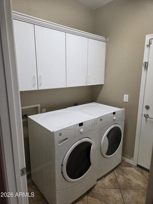 Building Photo - 3735 Desert Creek Ln