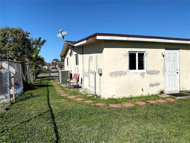 Building Photo - 11870 SW 183rd St