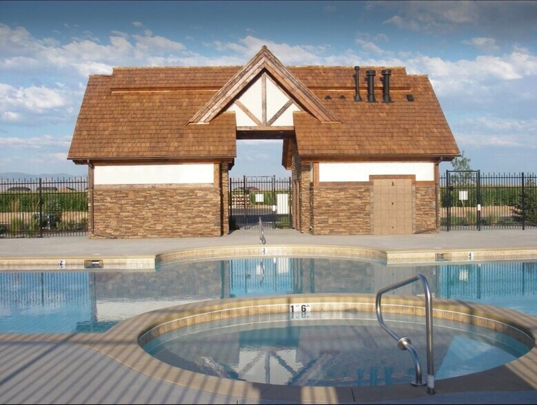 Neighborhood pool - 517 W Cagney St