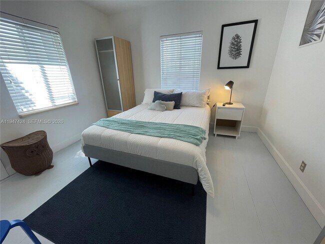 Building Photo - 8036 Harding Ave