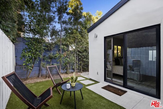 Building Photo - 1057 N Ave 49