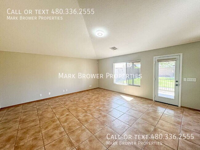 Building Photo - 566 S Esmeralda