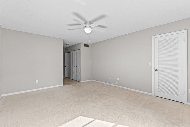 Building Photo - 9270 Vista Del Lago