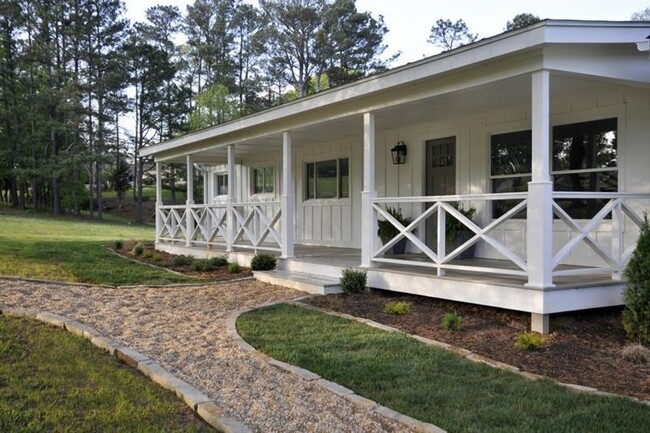 Building Photo - 888 A J Land Rd