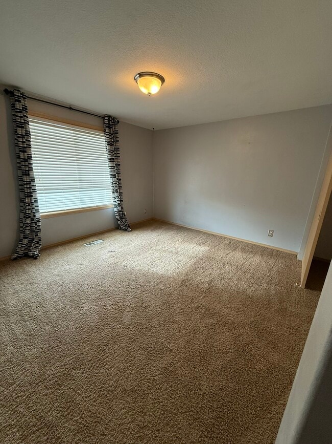 Building Photo - Taft Drive