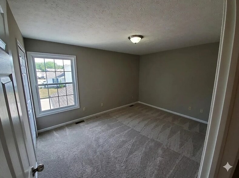 Building Photo - 33426 Halle Ct