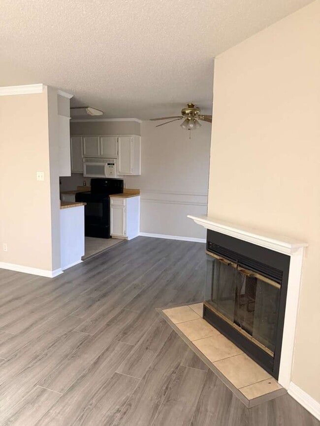 Building Photo - 9252 Glen Meadow Ln