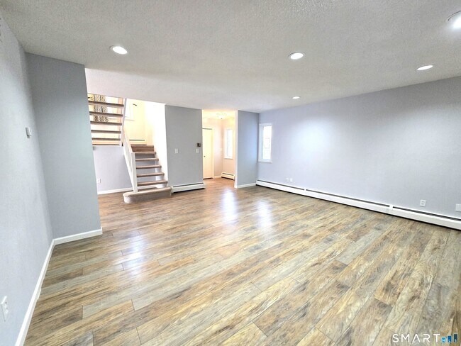 Building Photo - 7 Staunton Ct