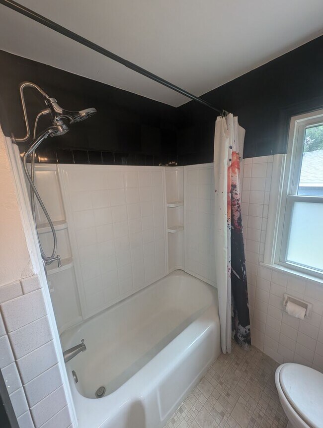 Building Photo - Charming Garden Oasis in West St. Paul – F...