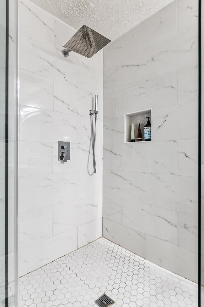 Building Photo - 19 Normandy Ct