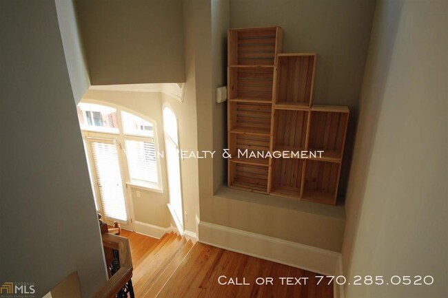 Building Photo - 829 Clifton Heights Ln.- Luxury Townhome