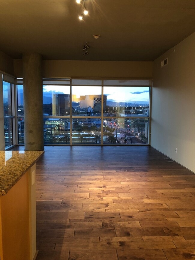 Building Photo - Gorgeous Juhl Unit For Lease