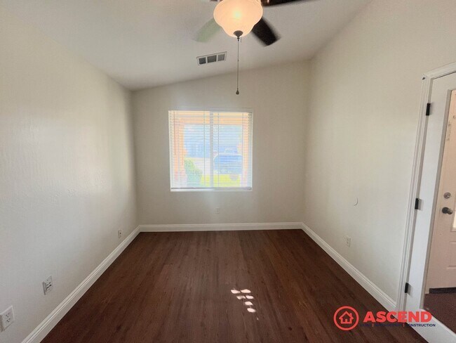 Building Photo - Charming 3-Bedroom in Southwest!