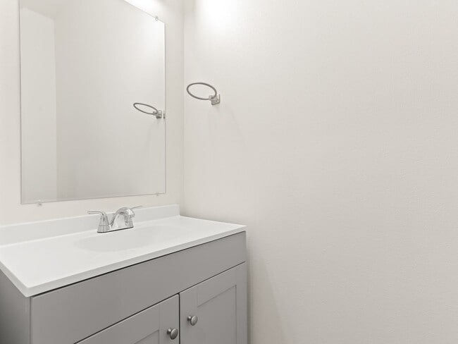 Building Photo - Vancouver Townhouses - Get 1 Month Free!