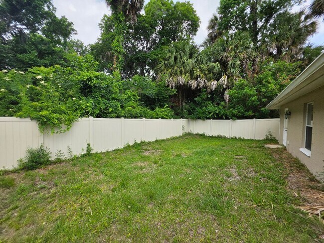 Building Photo - Beautiful 3 Bedroom 2 Bathroom Daytona Beach Home