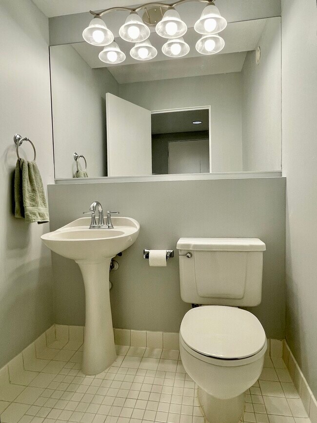 Building Photo - 40 E 9th St