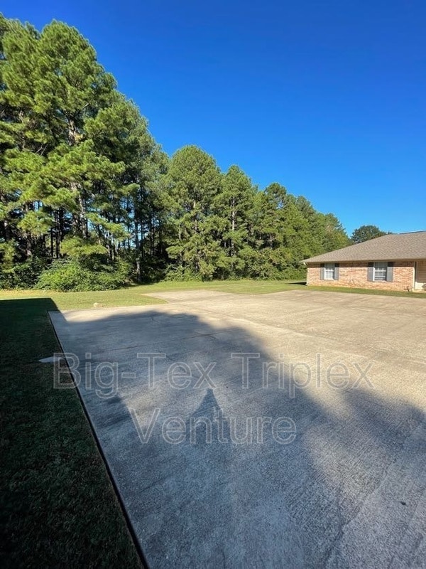 Building Photo - 282 N Pecan St