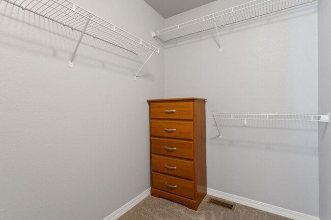 Building Photo - Spacious 4-Bed Home Minutes from Fort Cars...