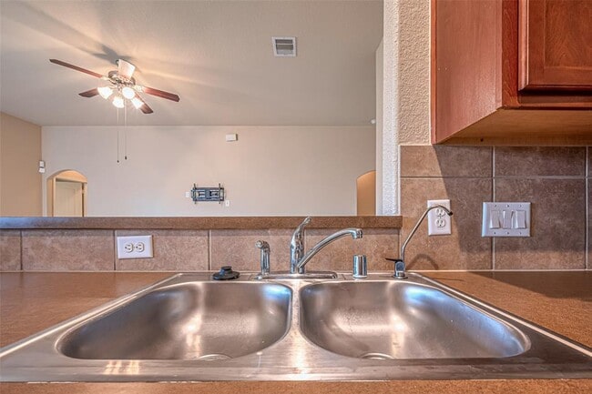 Building Photo - 18302 Red Oak Manor Ln