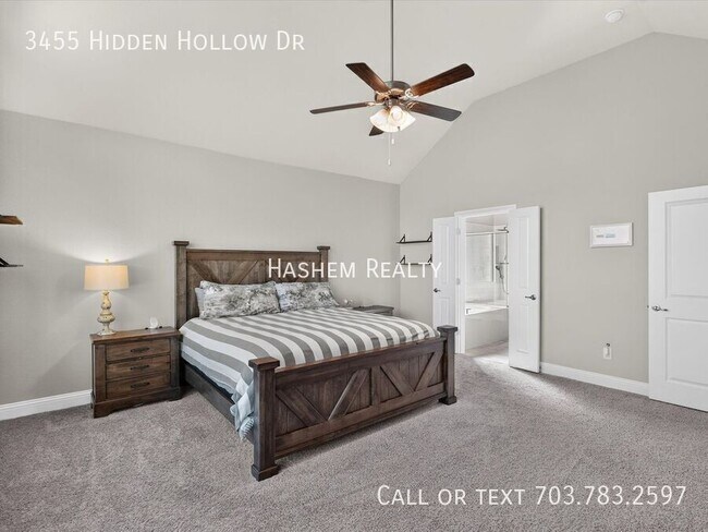 Building Photo - 3455 Hidden Holw Dr