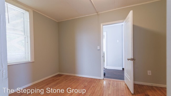 Building Photo - 2307 University Ave NE