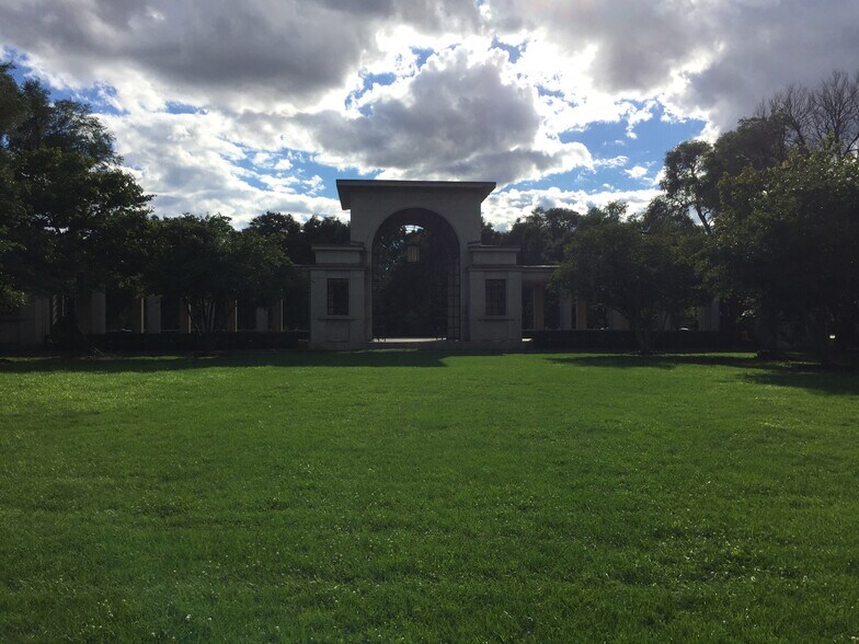 Building Photo - 2318 S Marshall Blvd