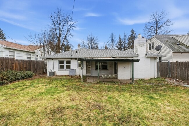 Building Photo - 1307 E Thurston Ave