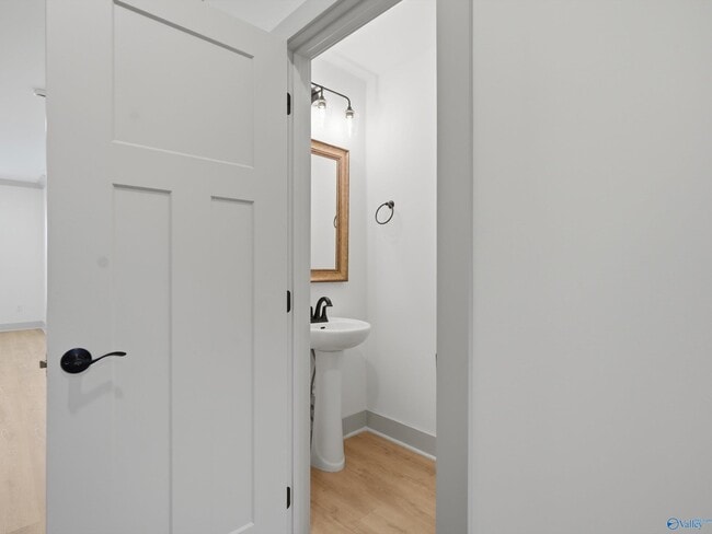 Building Photo - 6 Whispering Oak Dr SW