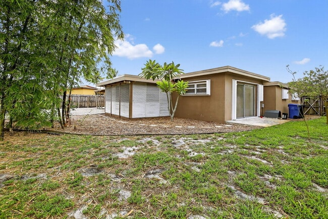 Building Photo - 3761 SW 18th St
