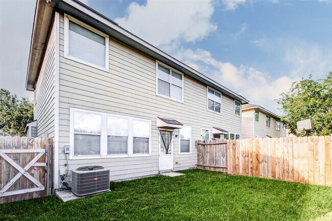 Building Photo - 13106 Peppergate Ln