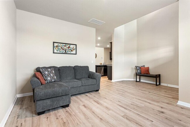 Building Photo - 309 Empress Tree Dr