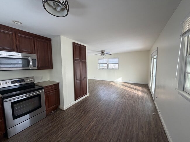 Building Photo - 209 W 26th Ave