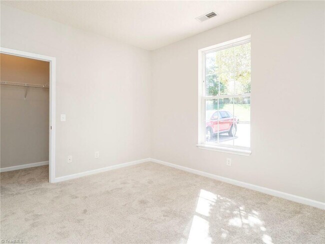 Building Photo - 3010 Winston Dr