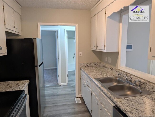 Building Photo - 482 Corning Pl